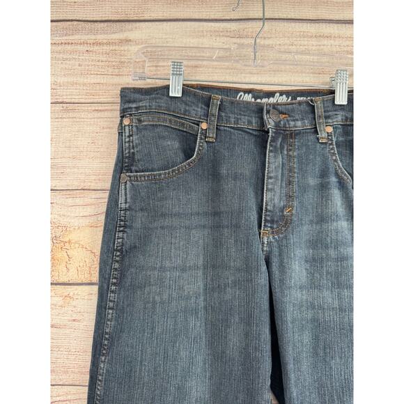 Wrangler Retro Relaxed Boot Cut Jeans Men's Size 31x32 Blue Medium Wash Denim - Picture 3 of 11